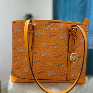 •NWT•MICHAEL KORS Jet Set Large Printed Signature Logo Tote Bag